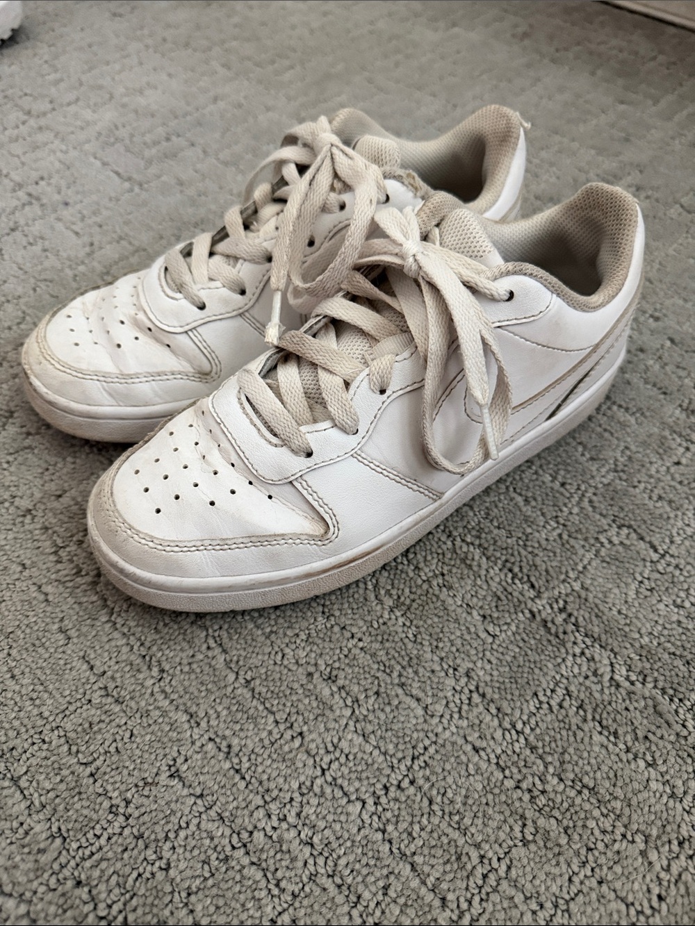 Youth White Nikes size 4